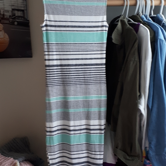 Dress - Picture 9 of 10